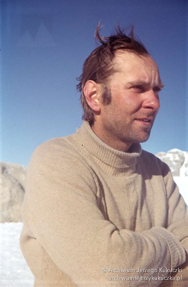 Zimowa wyprawa w Dolomity. Kierownik wyprawy Janusz Kurczab. Osiągnięcia: Marmolada d'Ombretta: pierwsze przejście zimowe, czwarte w ogóle, drogi zw. „Via deli Idealle" środkiem pd. ściany (z M. Piekutowskim, J. Skorkiem i Z. Wachem).